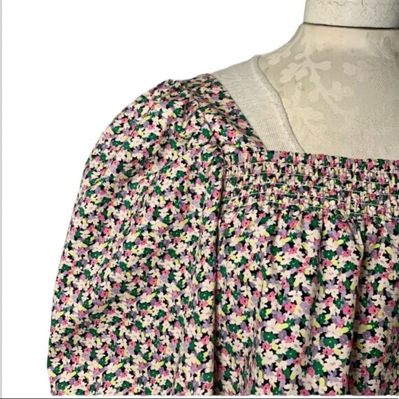 ✨ H&M Ditsy Floral Puff Sleeve Blouse✨ - Picture 9 of 14